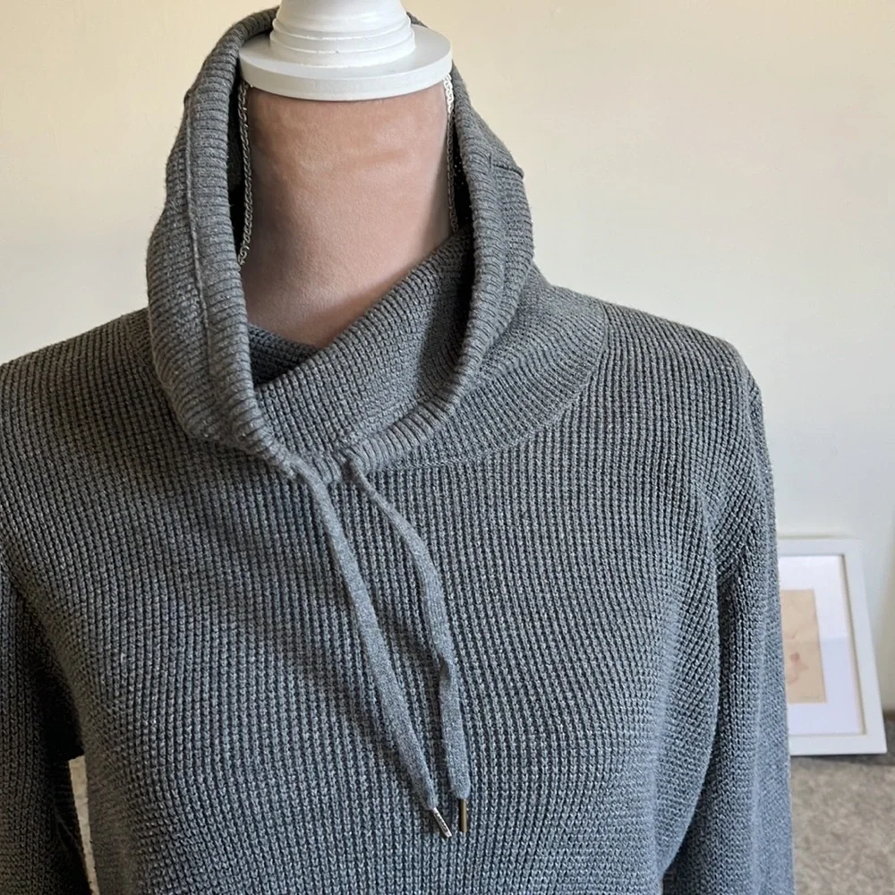 Lauren sweatshirt/top, gray waffle knit, with drawstring turtleneck, size L - Picture 3 of 9